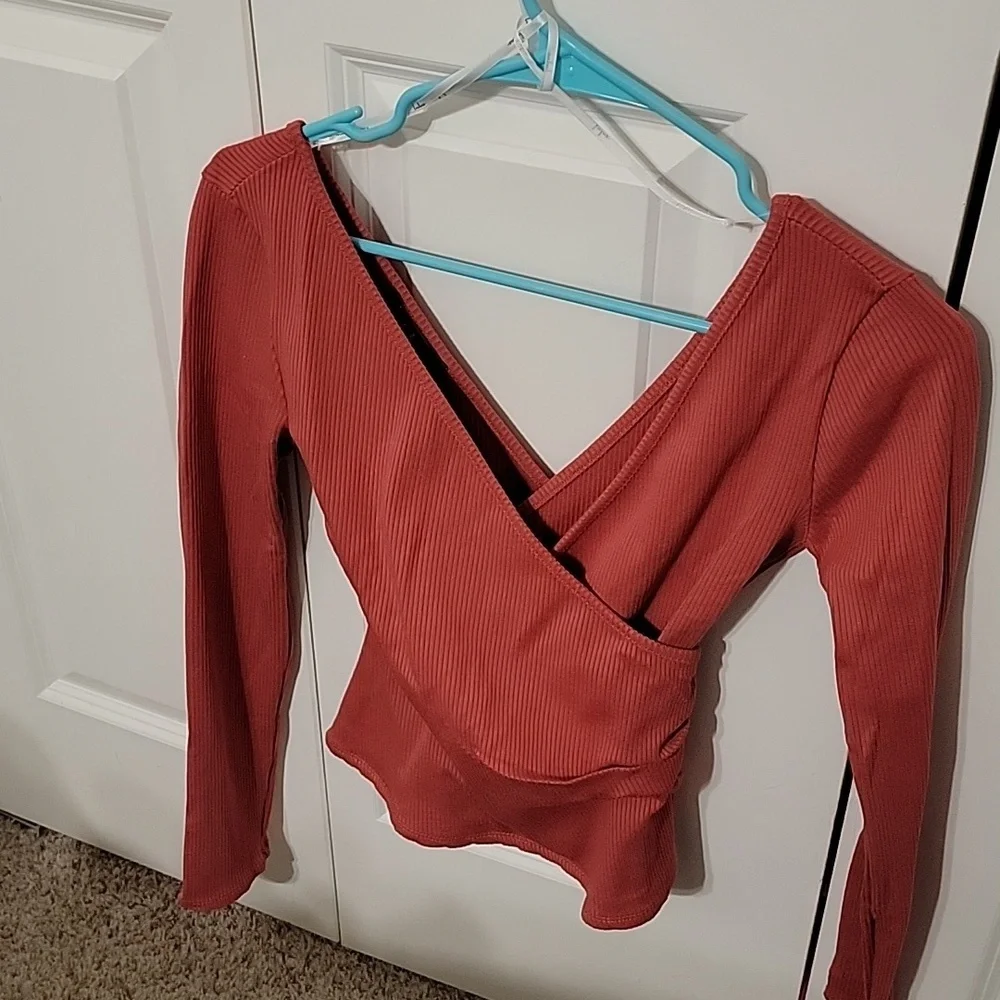 BRAND NEW | Ribbed pattern top - Picture 2 of 3